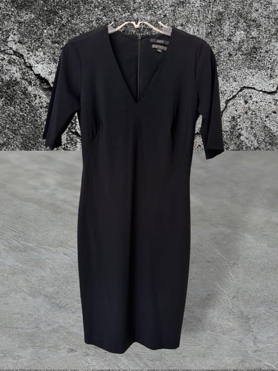 SET Active Dresses & Skirts - SET Black V-Neck Knee Length Sheath Dress, Fitted Stretch, Short Sleeve, Sz S